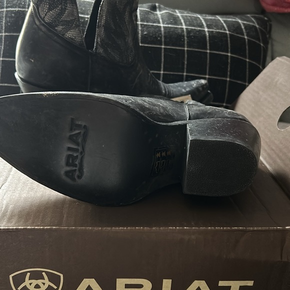 Ariat cowgirl boots size 8 new in box - Picture 4 of 9